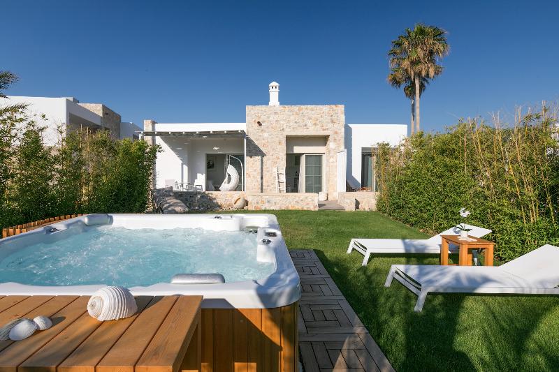 White Pearls Luxury Suites Adults Only - Oda