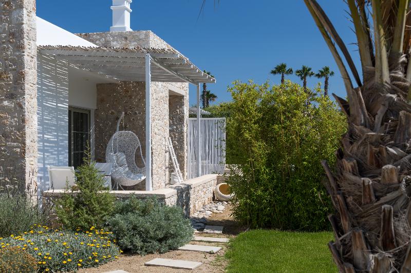 White Pearls Luxury Suites Adults Only - Oda