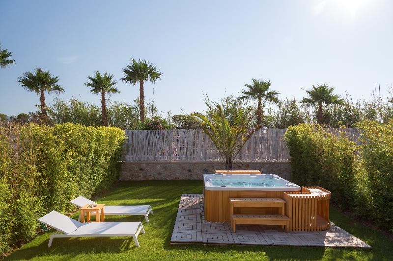 White Pearls Luxury Suites Adults Only - Oda