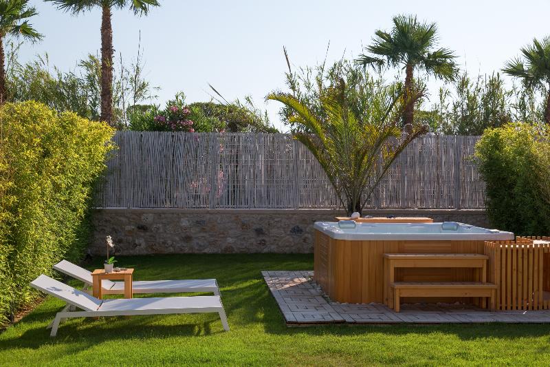 White Pearls Luxury Suites Adults Only - Oda