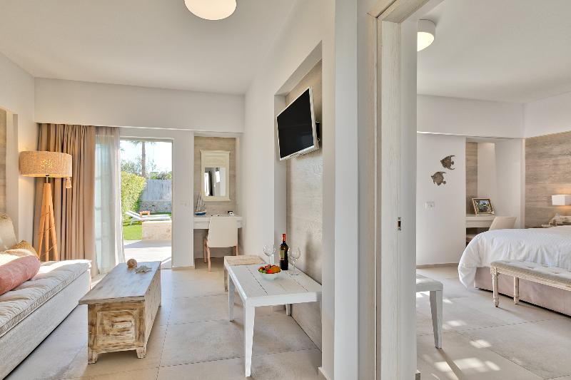 White Pearls Luxury Suites Adults Only - Oda