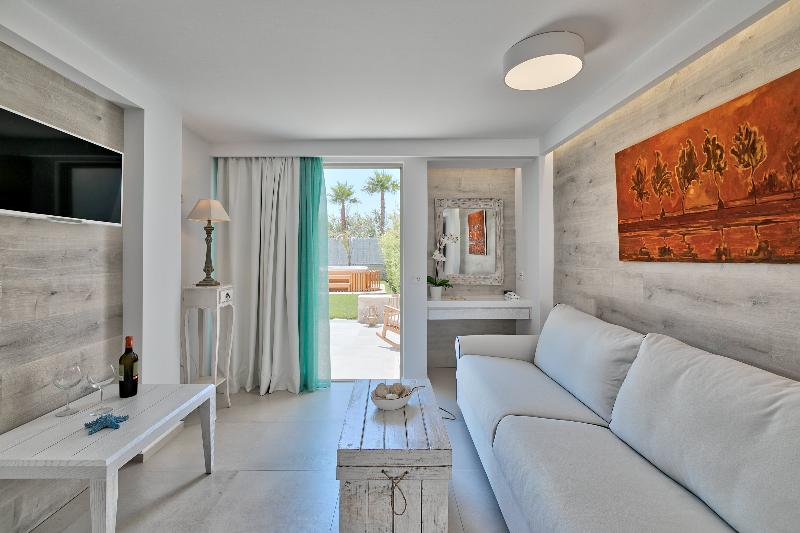 White Pearls Luxury Suites Adults Only - Oda
