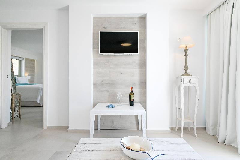White Pearls Luxury Suites Adults Only - Oda
