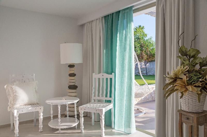 White Pearls Luxury Suites Adults Only - Oda