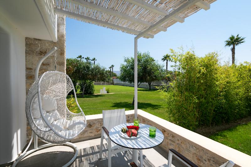 White Pearls Luxury Suites Adults Only - Oda
