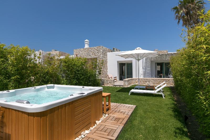 White Pearls Luxury Suites Adults Only - Oda