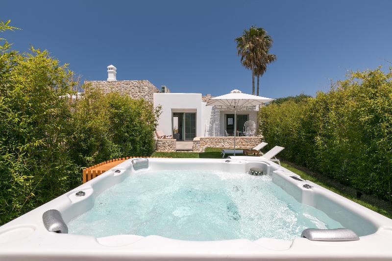 White Pearls Luxury Suites Adults Only - Oda