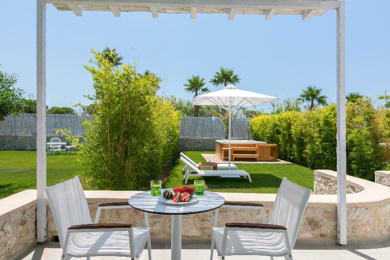 White Pearls Luxury Suites Adults Only - Oda