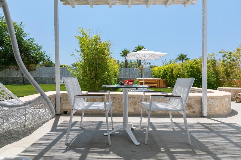 White Pearls Luxury Suites Adults Only - Oda