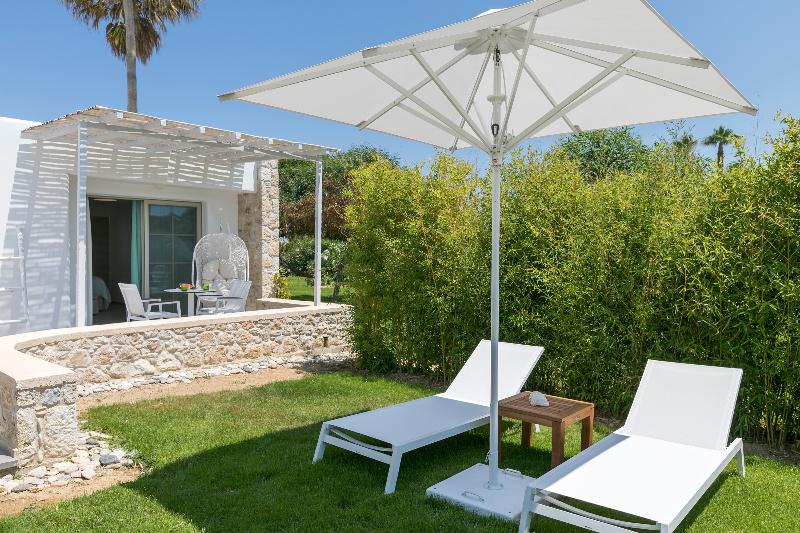 White Pearls Luxury Suites Adults Only - Oda