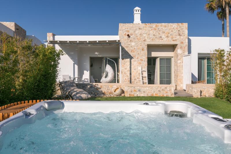 White Pearls Luxury Suites Adults Only - Oda