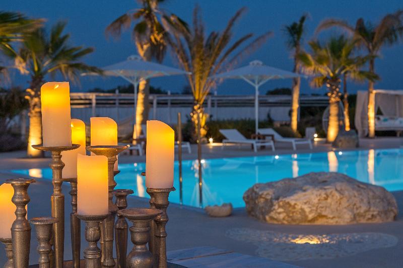 White Pearls Luxury Suites Adults Only - Havuz