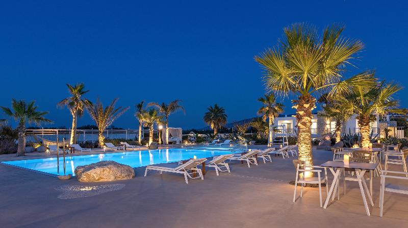 White Pearls Luxury Suites Adults Only - Havuz