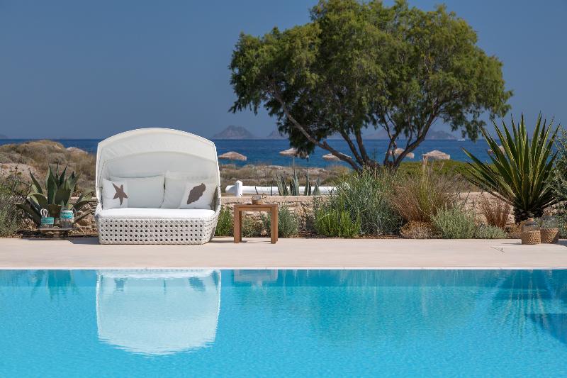 White Pearls Luxury Suites Adults Only - Havuz