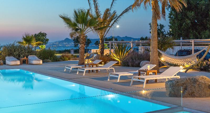 White Pearls Luxury Suites Adults Only - Havuz
