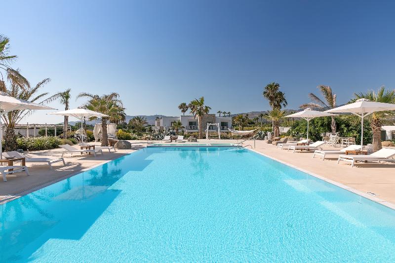 White Pearls Luxury Suites Adults Only - Havuz