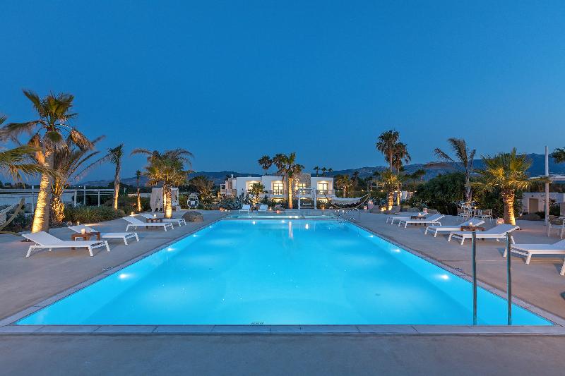 White Pearls Luxury Suites Adults Only - Havuz