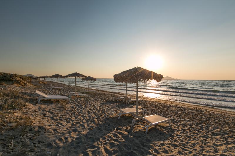 White Pearls Luxury Suites Adults Only - Plaj