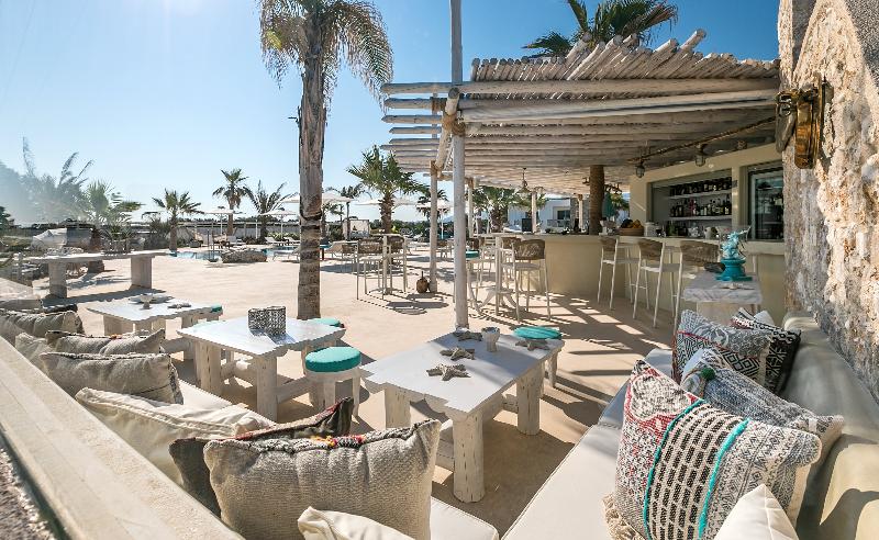 White Pearls Luxury Suites Adults Only - Teras