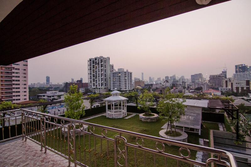 Hope Land Hotel&Residence Sukhumvit 8 - Teras