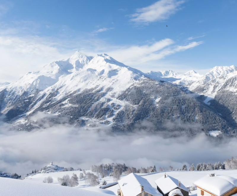 Ily La Rosiere - Genel