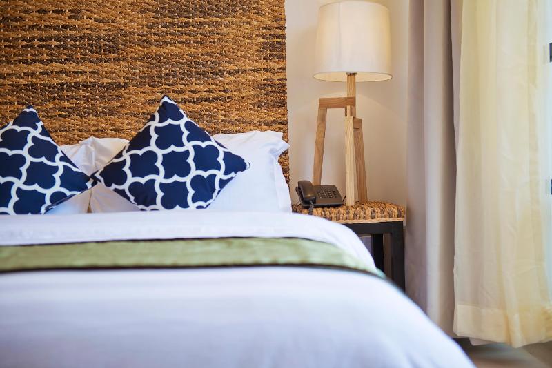 Crystal Sands Beach Hotel - Oda