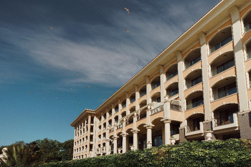 Astor Garden - Genel