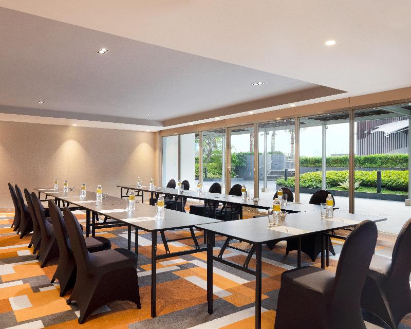 Holiday Inn & Suites Jakarta Gajah Mada - Toplantı