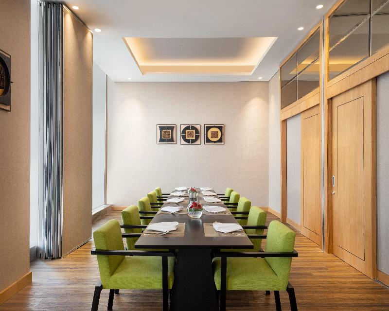 Holiday Inn & Suites Jakarta Gajah Mada - Restoran