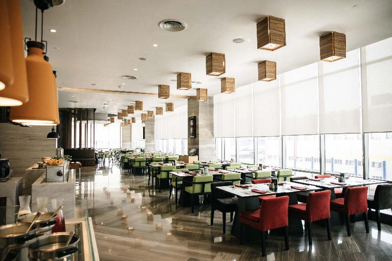 Holiday Inn & Suites Jakarta Gajah Mada - Restoran