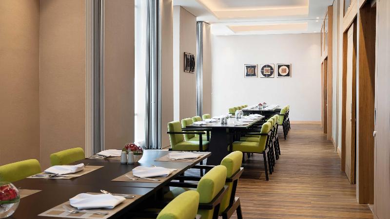 Holiday Inn & Suites Jakarta Gajah Mada - Restoran