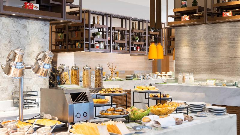 Holiday Inn & Suites Jakarta Gajah Mada - Restoran