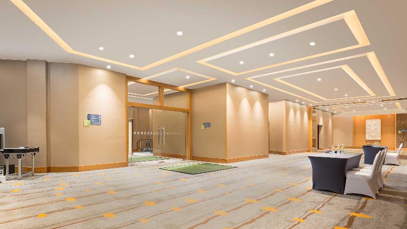 Holiday Inn & Suites Jakarta Gajah Mada - Restoran