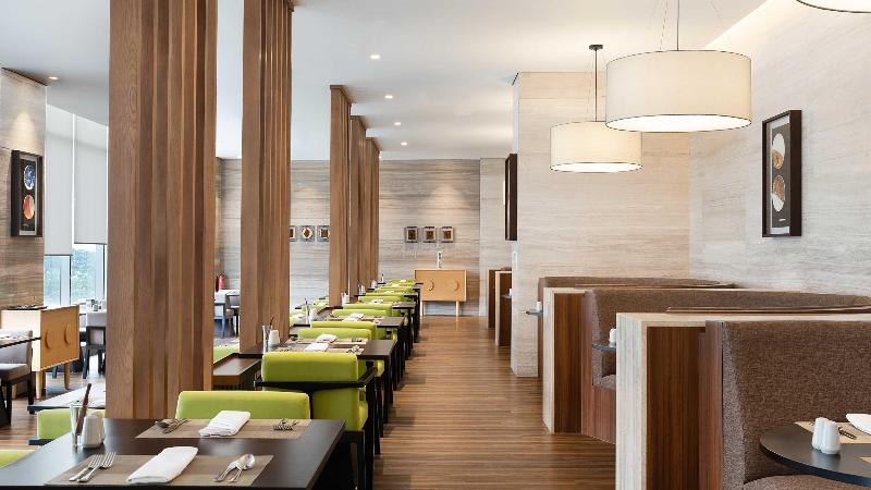 Holiday Inn & Suites Jakarta Gajah Mada - Restoran