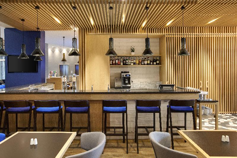 Holiday Inn Express Berlin-Alexanderplatz - Bar