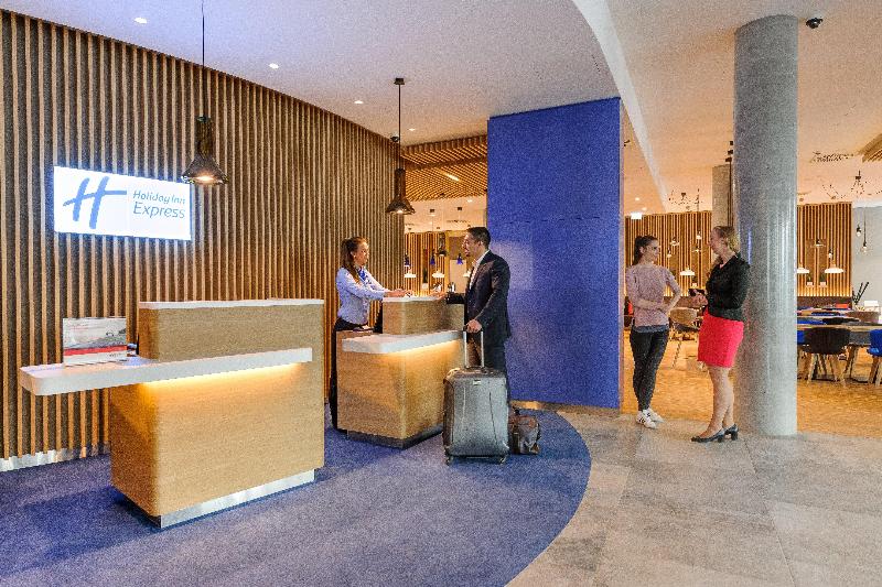 Holiday Inn Express Berlin-Alexanderplatz - Genel