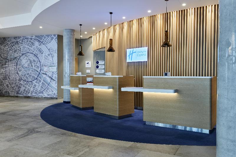 Holiday Inn Express Berlin-Alexanderplatz - Genel