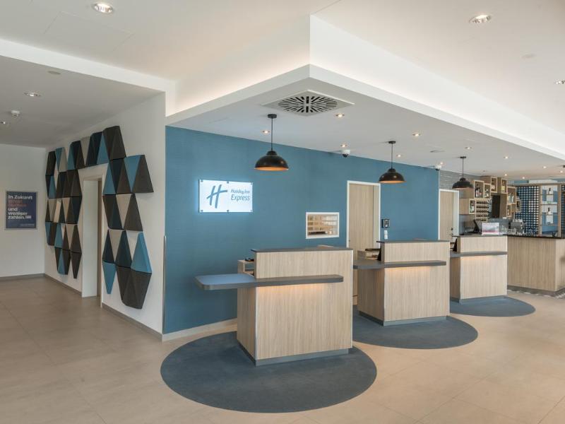 Premier Inn Freiburg City Süd - Lobi