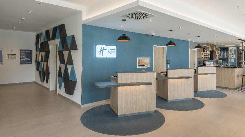 Premier Inn Freiburg City Süd - Lobi
