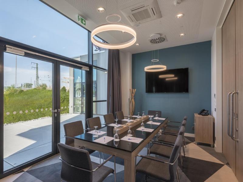 Premier Inn Freiburg City Süd - Toplantı