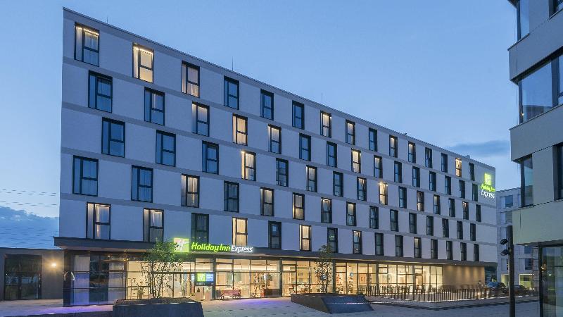 Premier Inn Freiburg City Süd - Genel