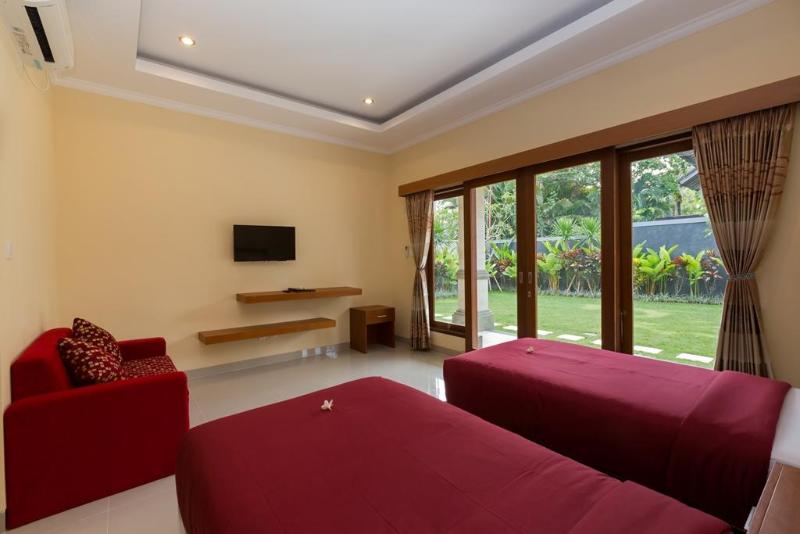 Kubu Petitenget Suite Seminyak by ZUZU - Genel