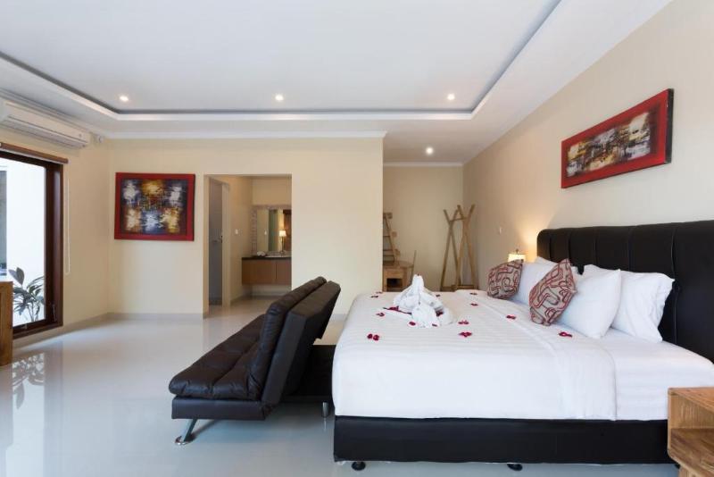 Kubu Petitenget Suite Seminyak by ZUZU - Oda