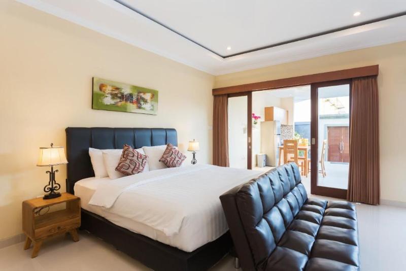 Kubu Petitenget Suite Seminyak by ZUZU - Oda