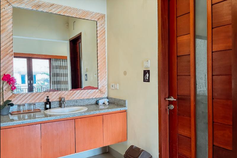 Kubu Petitenget Suite Seminyak by ZUZU - Oda