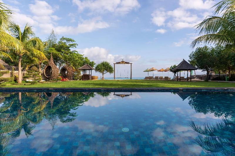 d'Nusa Beach Club and Resort - Havuz