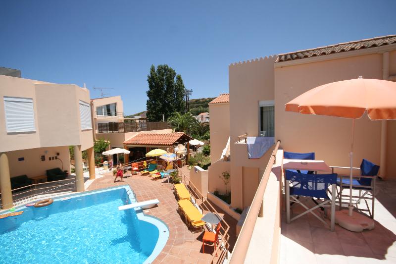 Elma's Dream Apartments - Havuz