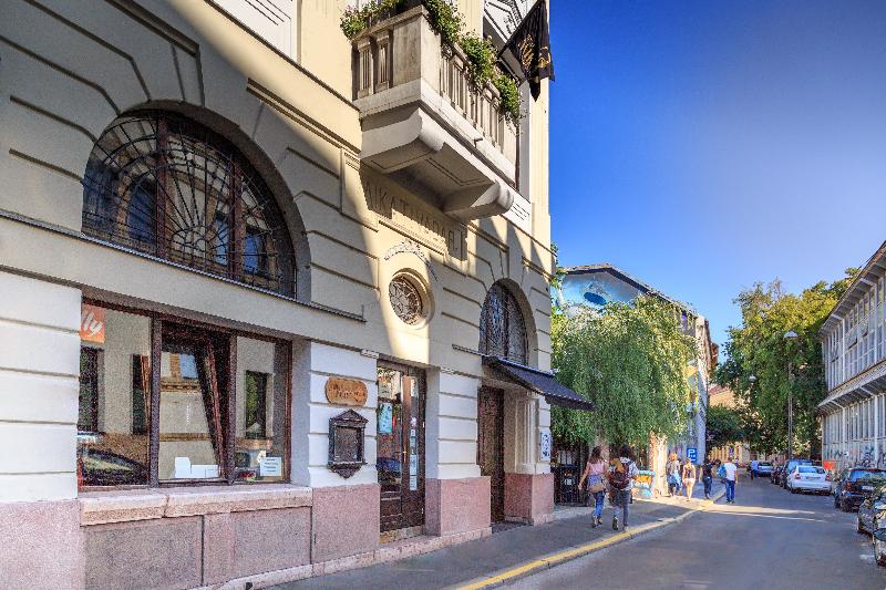 Hotel Mika Downtown - Genel