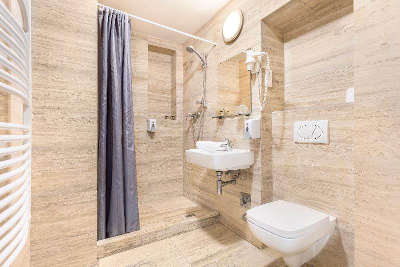 Hotel Mika Downtown - Oda