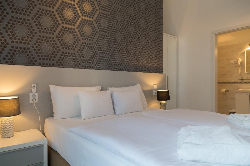 Hotel Mika Downtown - Oda